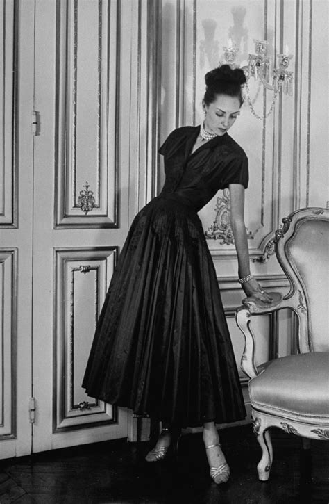 nombres de los vestidos de christian dior|siluetas de Christian Dior.